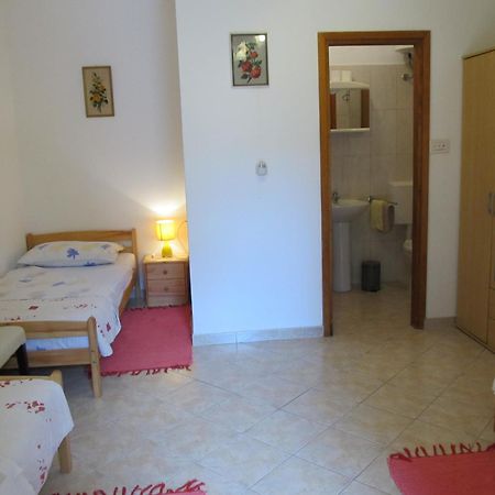 Sveti Lovreč Pazenatički Apartments Vesna With Pool - New! חדר תמונה